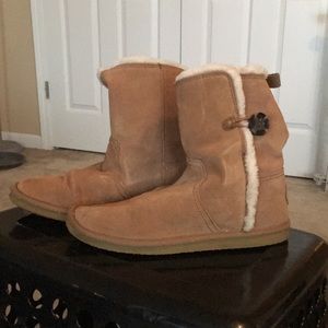 Camel colored Fuzzy AEO Boots